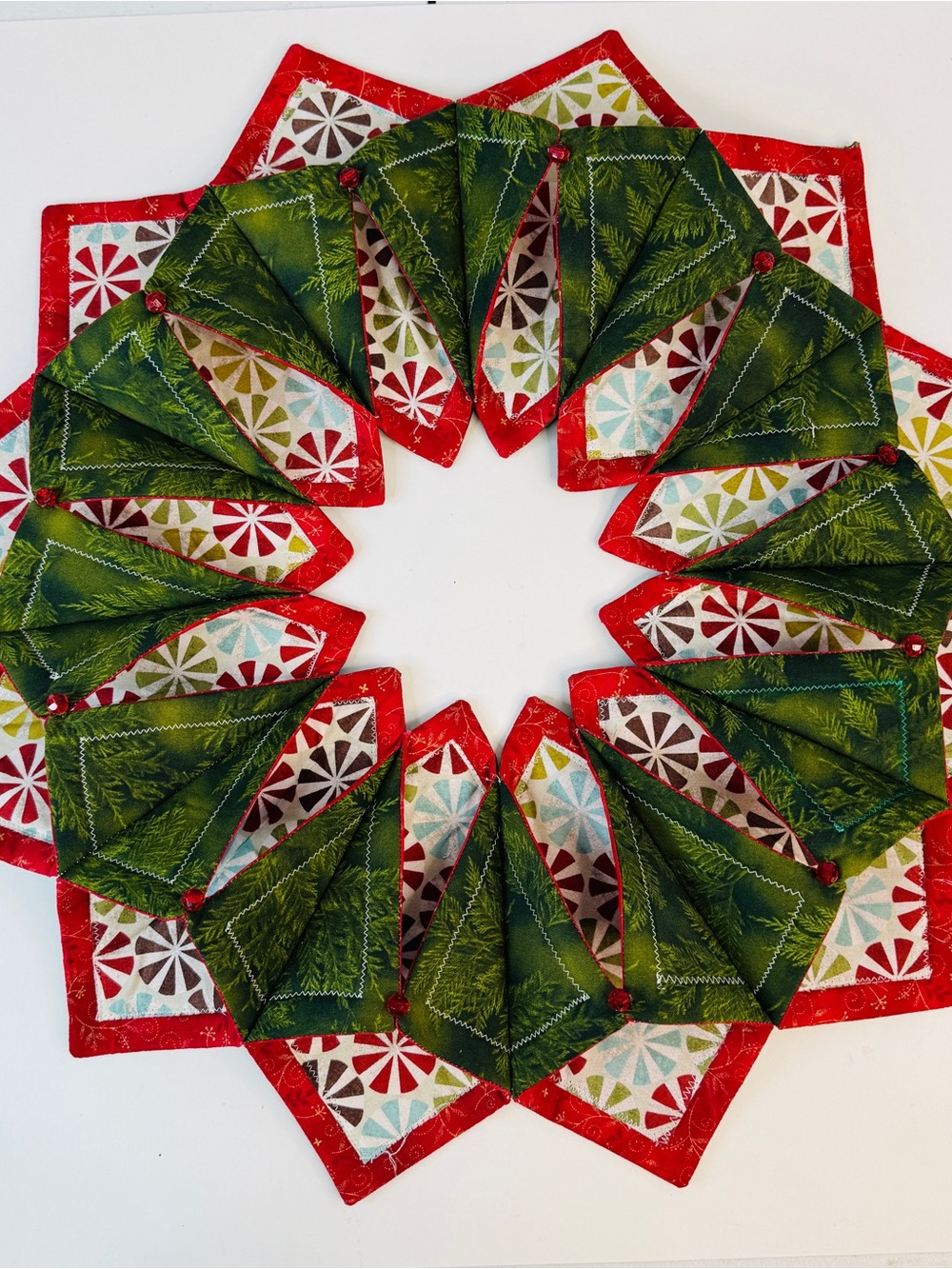 Quilted Holly Leaves Christmas Wreath Handmade Fabric Patchwork 21" Perpermints